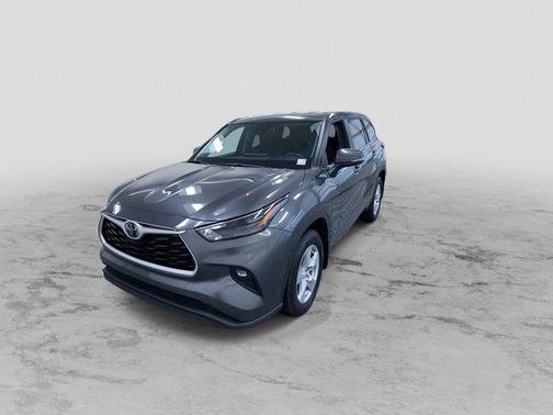 Magnetic Gray Metallic 2024 Toyota Highlander LE I4