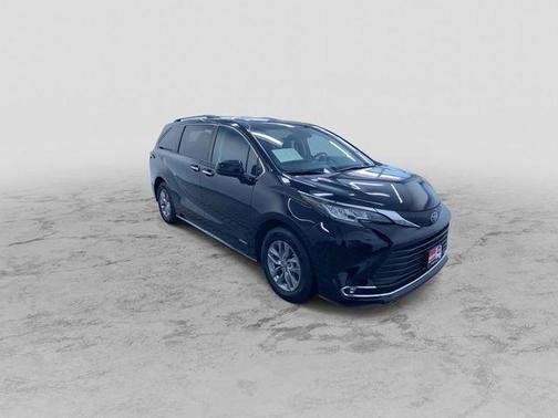 2021 Toyota Sienna XLE 7 Passenger
