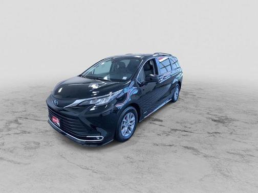 2021 Toyota Sienna XLE 7 Passenger