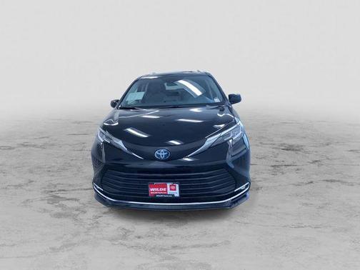 2021 Toyota Sienna XLE 7 Passenger