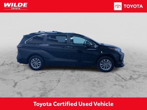Midnight Black Metallic 2026 Toyota Sienna LE