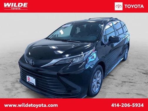 Midnight Black Metallic 2026 Toyota Sienna LE