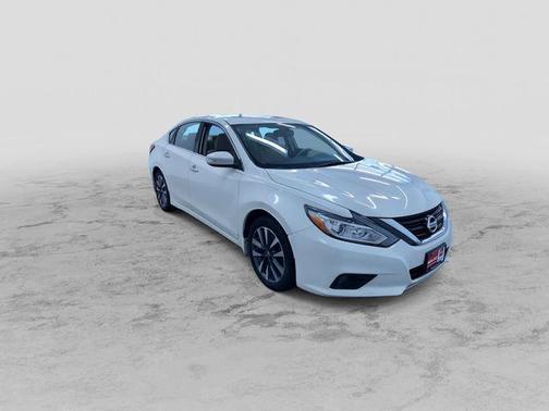 Pearl White 2017 Nissan Altima 2.5 SV