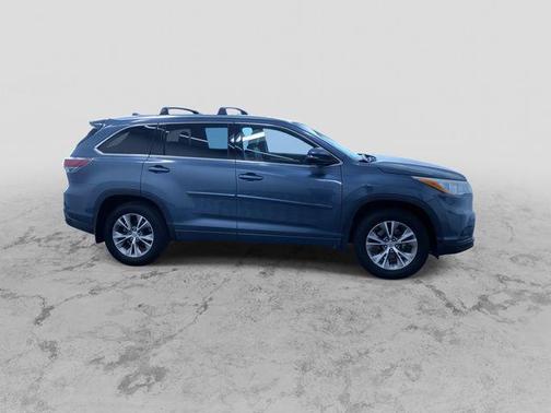 Blue 2015 Toyota Highlander XLE