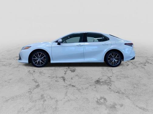 Pearl 2023 Toyota Camry XLE