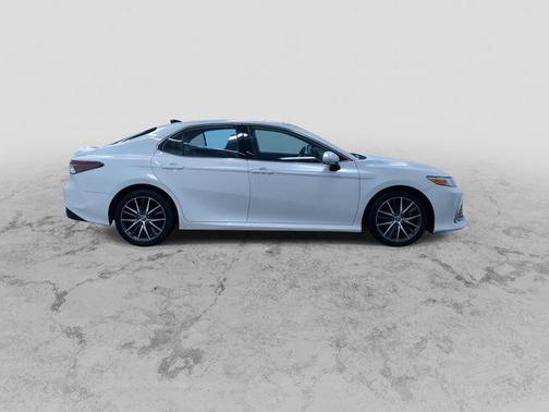 Pearl 2023 Toyota Camry XLE