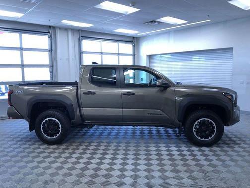 Bronze 2026 Toyota Tacoma TRD Off Road
