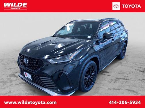 Midnight Black Metallic 2025 Toyota Highlander XSE