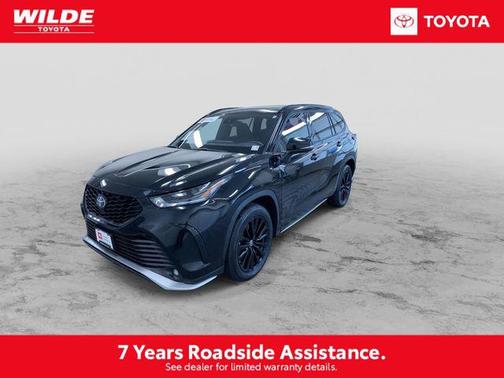 Midnight Black Metallic 2025 Toyota Highlander XSE