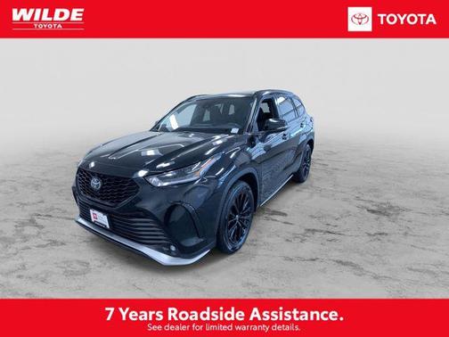 Midnight Black Metallic 2025 Toyota Highlander XSE