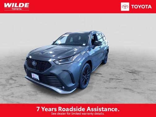 Magnetic Gray Metallic 2025 Toyota Highlander XSE