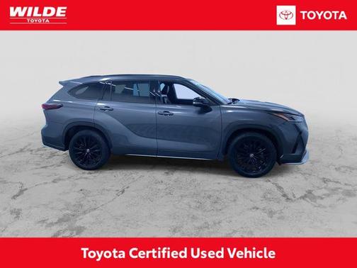 Magnetic Gray Metallic 2025 Toyota Highlander XSE