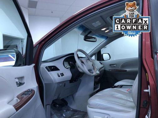 2011 Toyota Sienna XLE