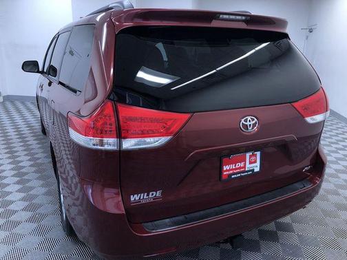 2011 Toyota Sienna XLE