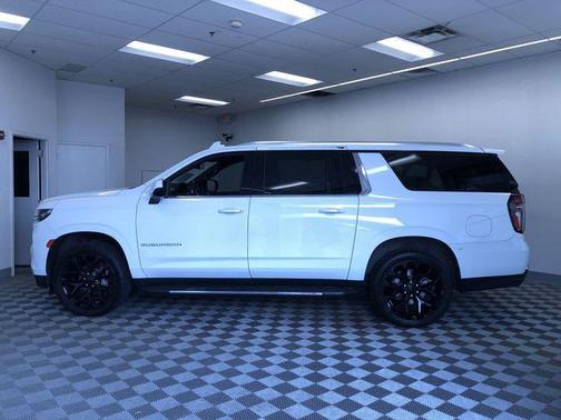 Summit White 2022 Chevrolet Suburban LT