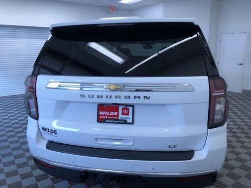 Summit White 2022 Chevrolet Suburban LT