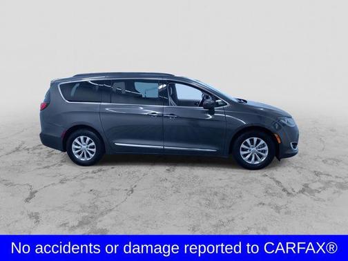Granite Crystal Metallic Clearcoat 2017 Chrysler Pacifica Touring-L