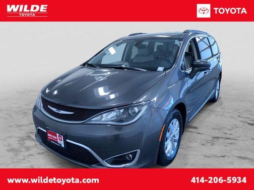 Granite Crystal Metallic Clearcoat 2017 Chrysler Pacifica Touring-L