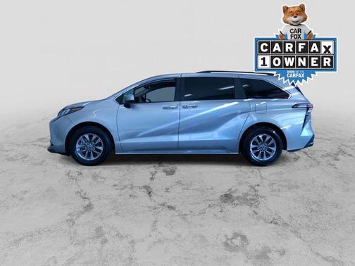 2024 Toyota Sienna XLE