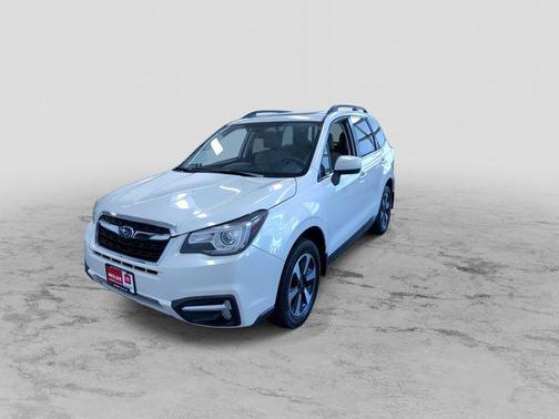 Crystal White Pearl 2017 Subaru Forester 2.5i Limited