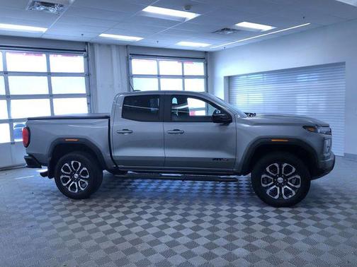 Sterling Metallic 2024 GMC Canyon AT4