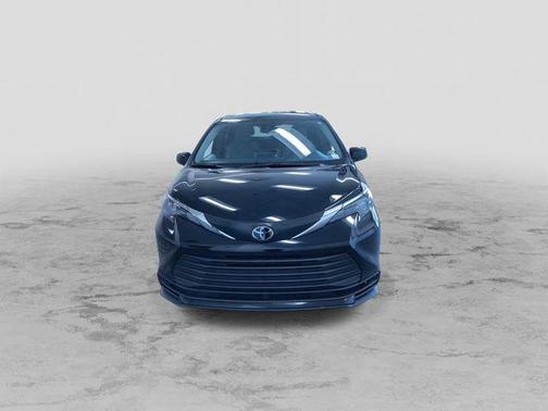Midnight Black Metallic 2026 Toyota Sienna LE