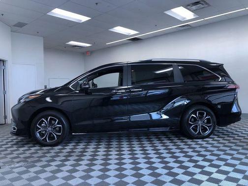 2025 Toyota Sienna Platinum 7 Passenger