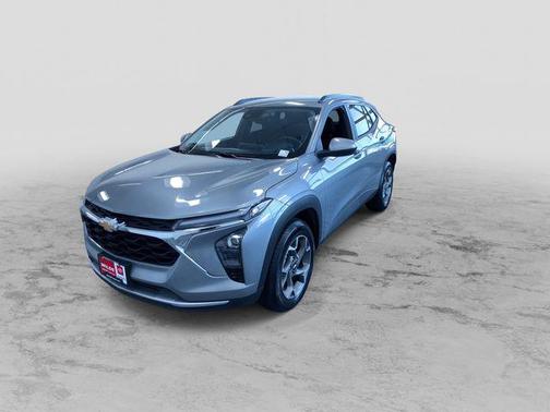 Sterling Gray Metallic 2025 Chevrolet Trax LT