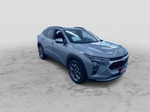 Sterling Gray Metallic 2025 Chevrolet Trax LT