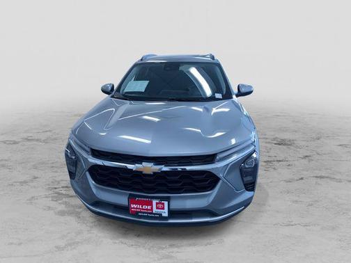 Sterling Gray Metallic 2025 Chevrolet Trax LT