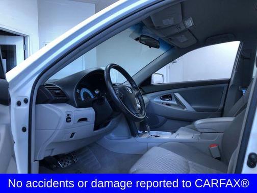 Super White 2011 Toyota Camry SE