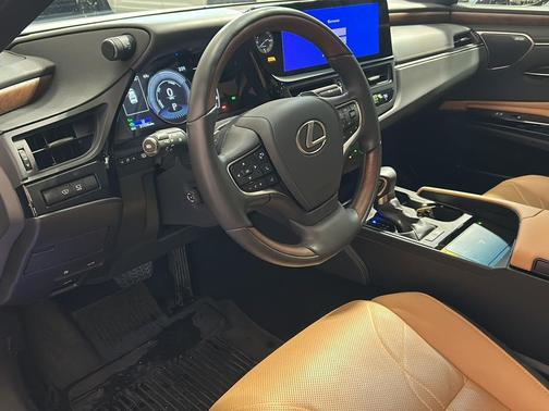 2024 Lexus ES 300h Ultra Luxury