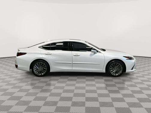 2024 Lexus ES 300h Ultra Luxury