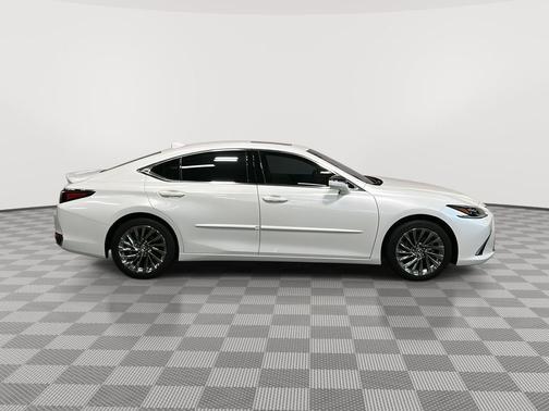 2024 Lexus ES 300h Ultra Luxury