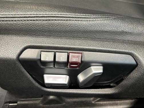 Black Sapphire Metallic 2018 BMW 320 i