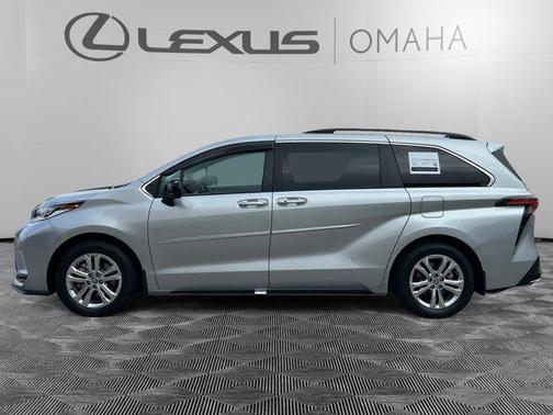 2023 Toyota Sienna XSE 7 Passenger