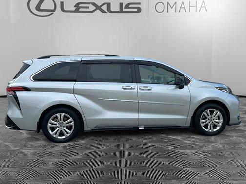 2023 Toyota Sienna XSE 7 Passenger