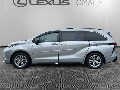 2023 Toyota Sienna XSE 7 Passenger