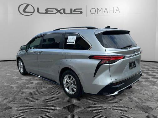 2023 Toyota Sienna XSE 7 Passenger