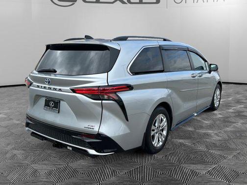 2023 Toyota Sienna XSE 7 Passenger