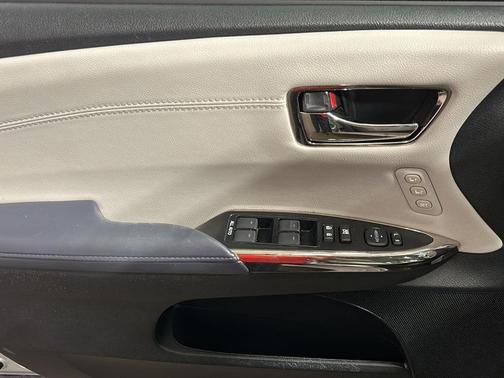 Classic Silver Metallic 2013 Toyota Avalon XLE