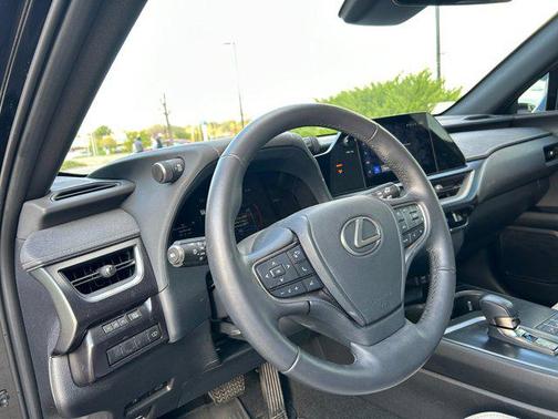 2025 Lexus UX 300h F SPORT Design