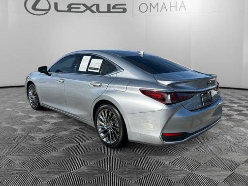 2024 Lexus ES 300h Luxury