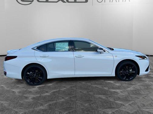 2025 Lexus ES 300h F SPORT Design