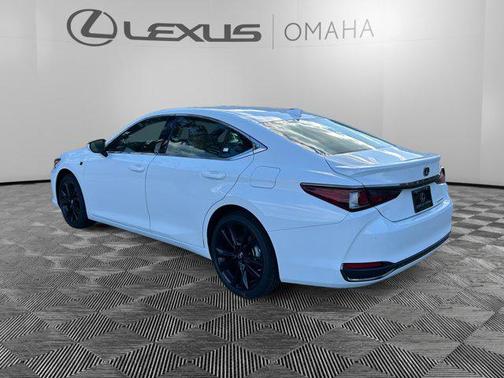 2025 Lexus ES 300h F SPORT Design