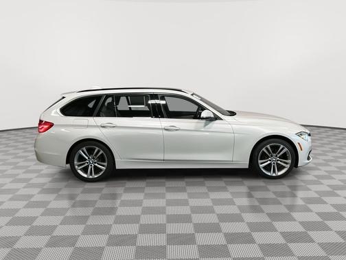 Mineral White Metallic 2018 BMW 330 xDrive
