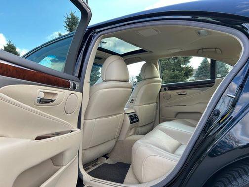 2014 Lexus LS 460 Base (A8)