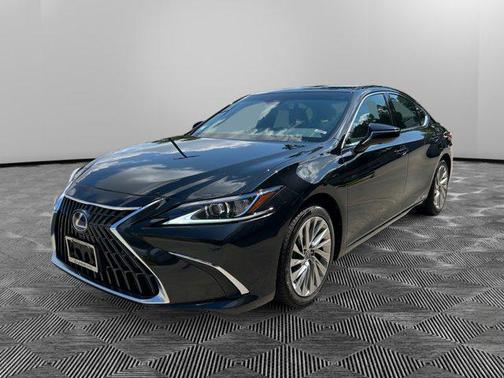 2022 Lexus ES 300h Luxury