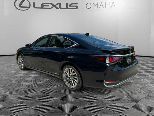 2022 Lexus ES 300h Luxury