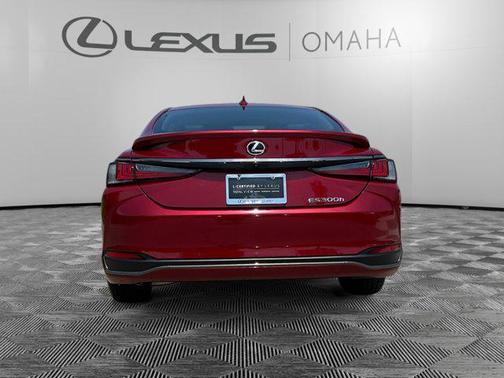 2025 Lexus ES 300h F SPORT Design